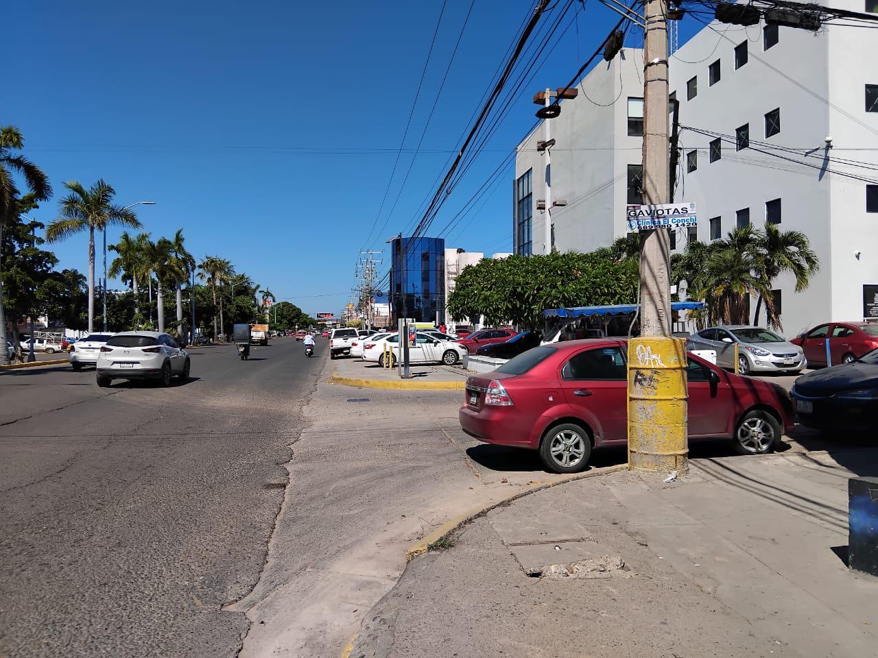 $!Para derrame de aguas negras entre calle Gaviotas y avenida Ejército Mexicano, en Mazatlán