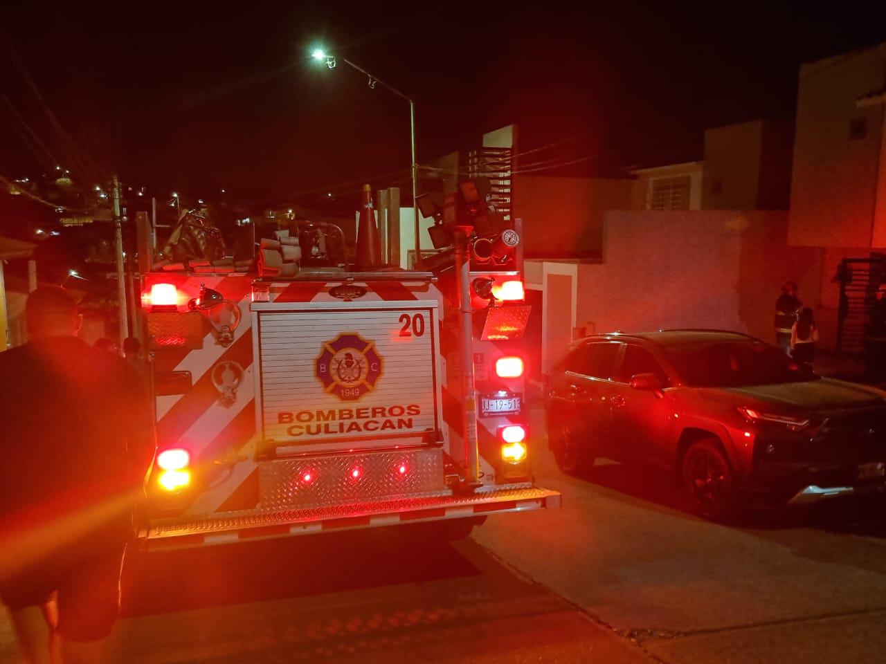 $!Corto circuito provoca incendio en un domicilio de Loma Linda, en Culiacán