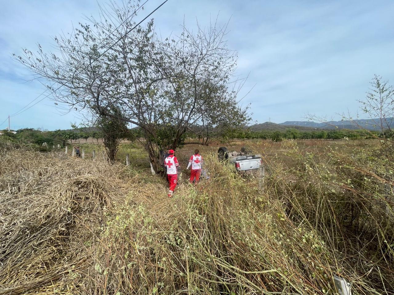 $!Muere adulto mayor en Escuinapa tras volcadura; su hijo sale lesionado