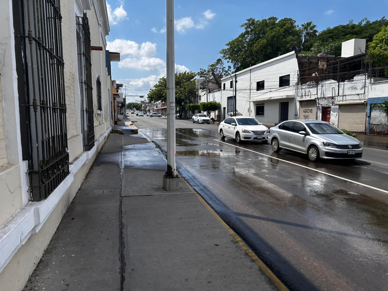 $!Desde hace una semana, fuga de aguas negras afecta centro de Culiacán