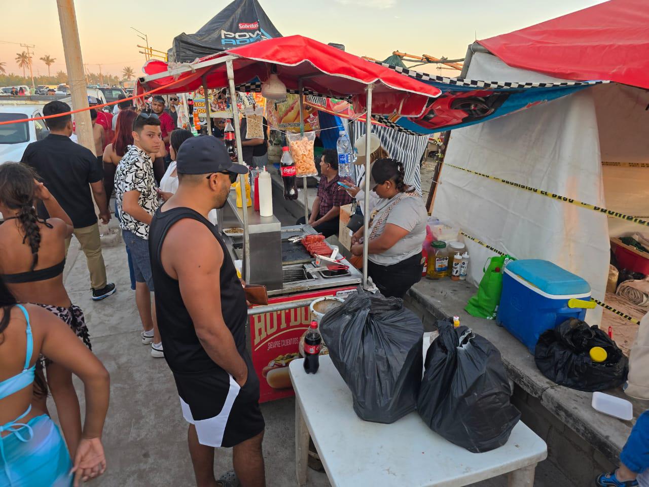 $!Comerciantes reportan bajas ventas en playa El Caimanero