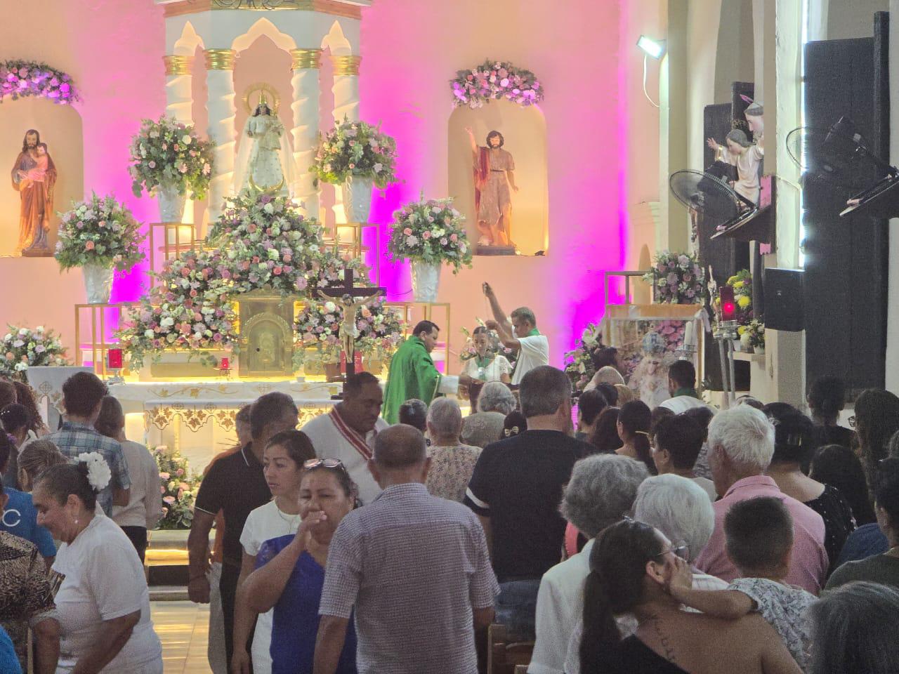 $!Vecinos de Rosario peregrinan hasta Cacalotán para que la Virgen de Loreto interceda por la paz en Sinaloa