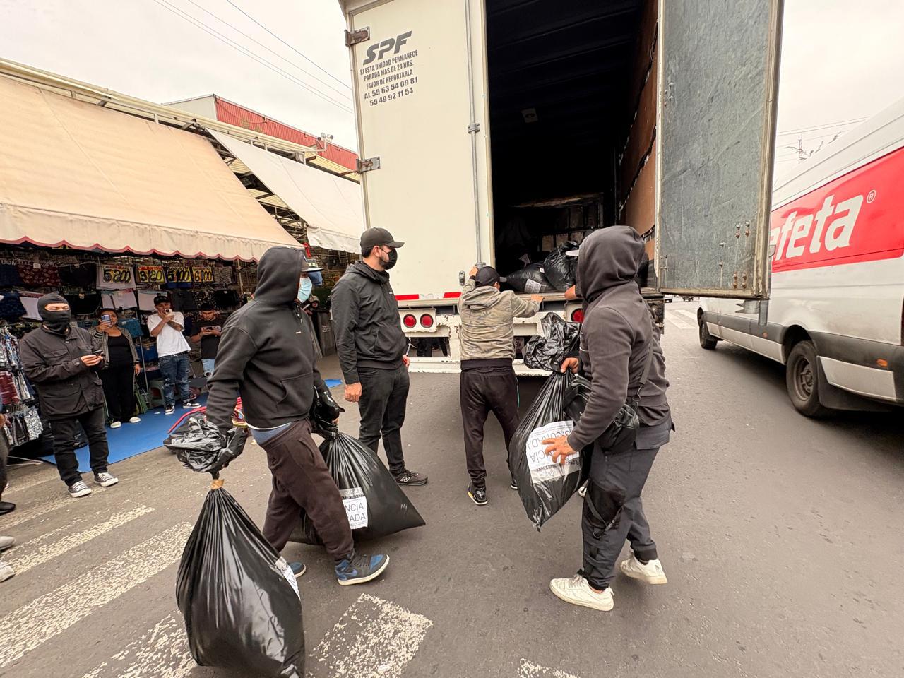 $!Dan fuerte golpe a la piratería en Tepito; aseguran 9 mil 018 piezas, con un valor estimado de 1 millón 911 mil 550 pesos