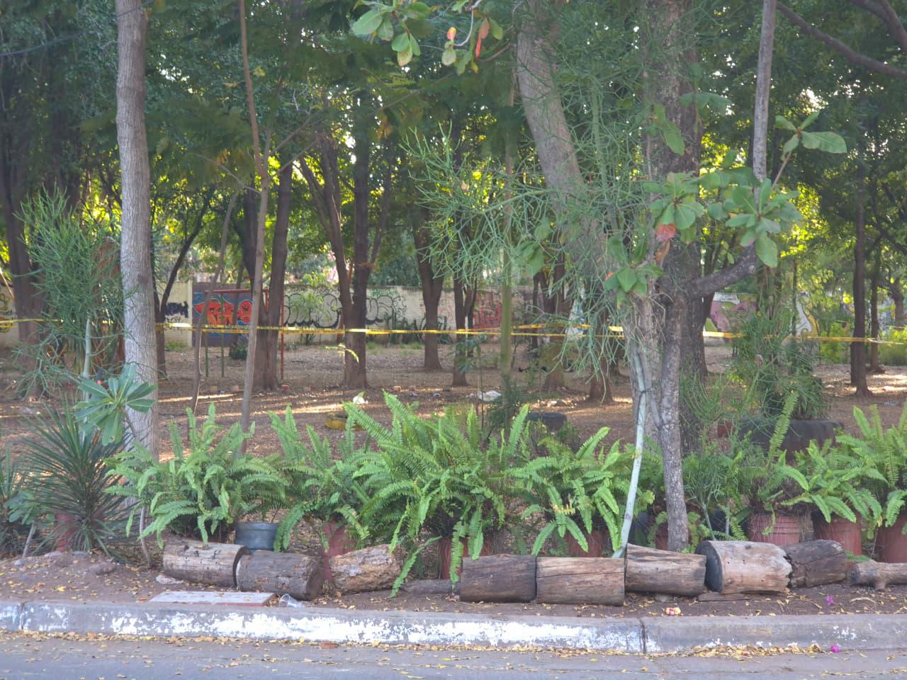 $!Asesinan a un menor, de 15 años de edad, a espaldas del panteón de La Lima, en Culiacán