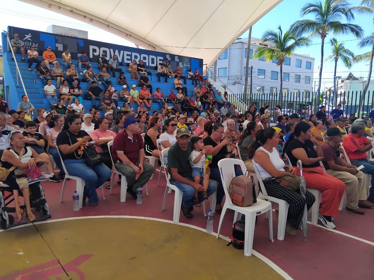 $!Entregan este miércoles apoyos a 208 familias del Programa Peso a Peso, en Mazatlán