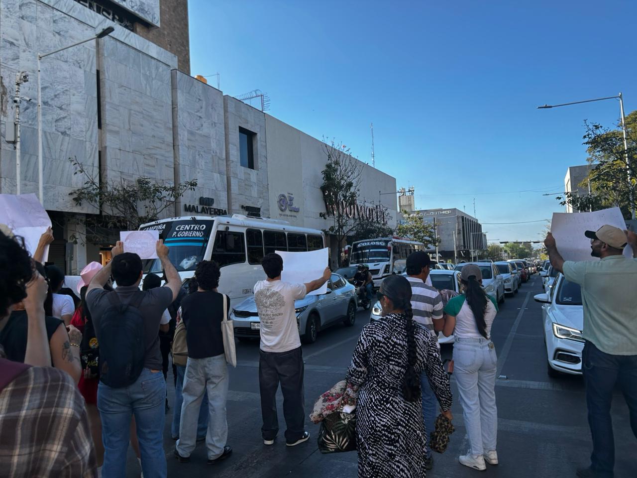 $!Protestan en Culiacán contra aumento al transporte público; exigen servicio digno y seguro