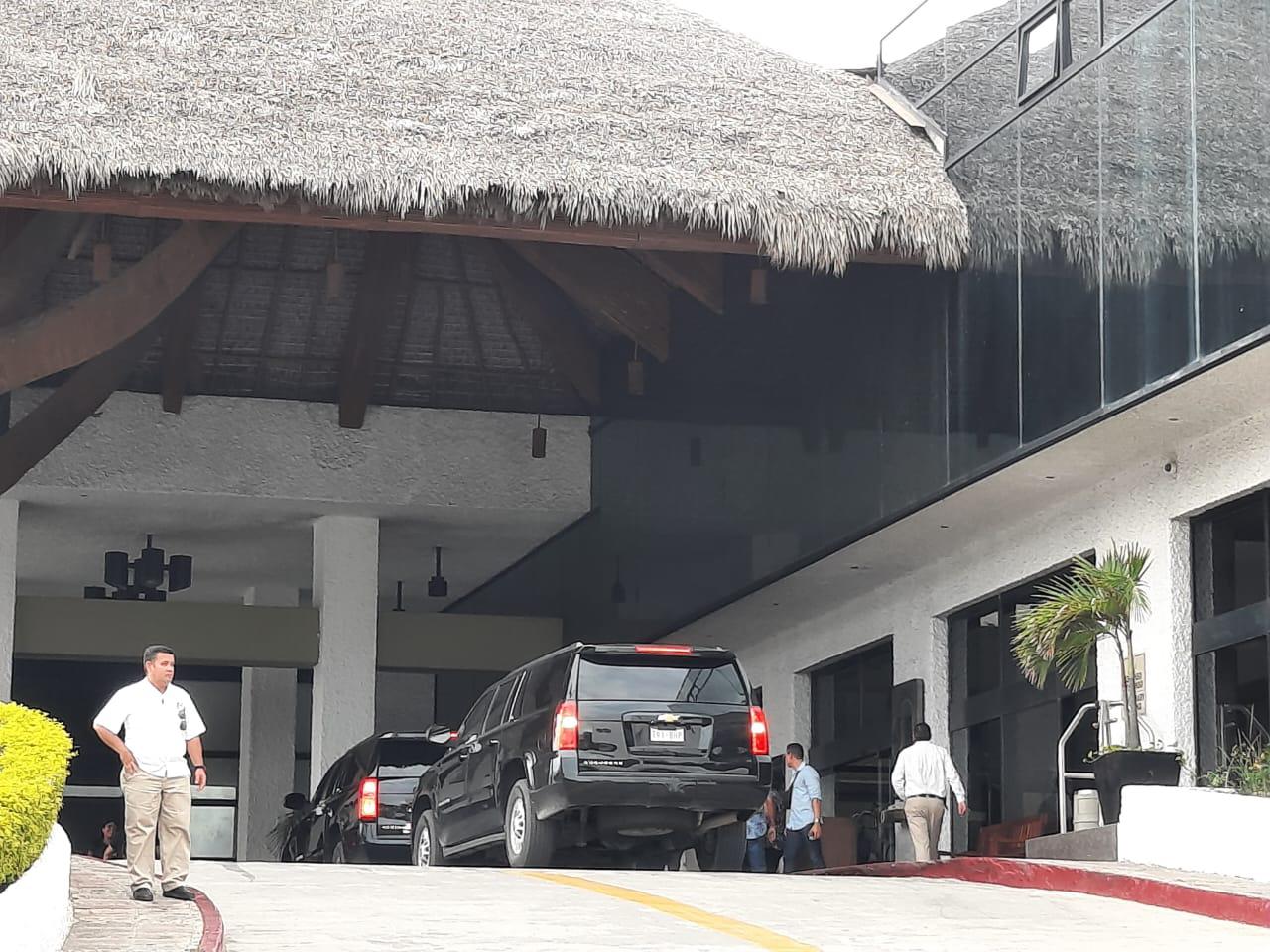 $!Llega AMLO al Hotel El Cid de Mazatlán donde pernoctará este viernes