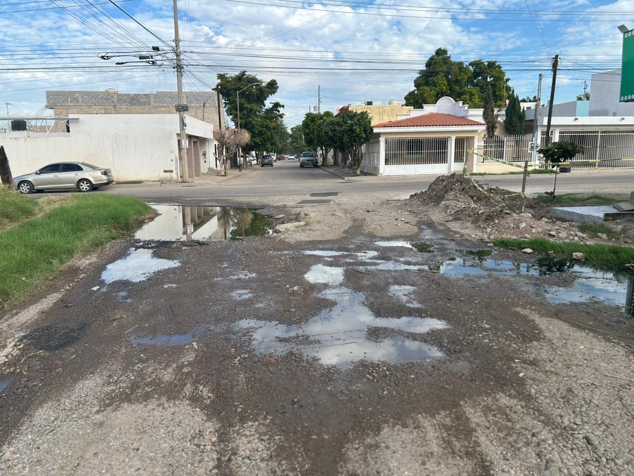 $!Vivir entre aguas negras por décadas ya provoca daños estructurales en viviendas de Barrancos
