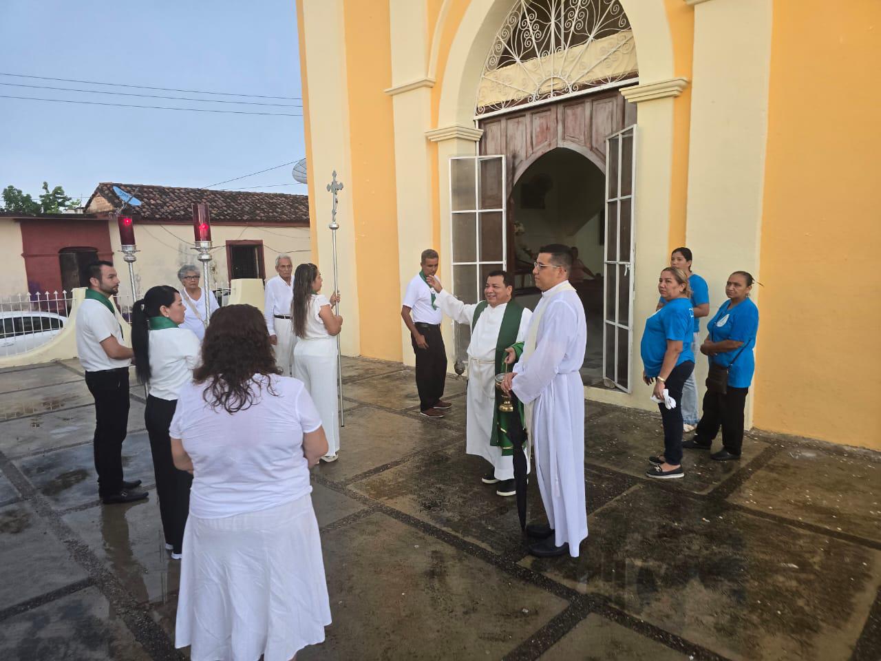 $!Vecinos de Rosario peregrinan hasta Cacalotán para que la Virgen de Loreto interceda por la paz en Sinaloa