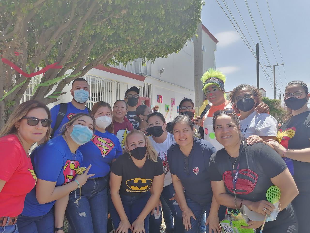 $!El equipo de profesores y el Payaso Varicelín fueron los encargados de darles mucha alegría a los pequeños en su día.