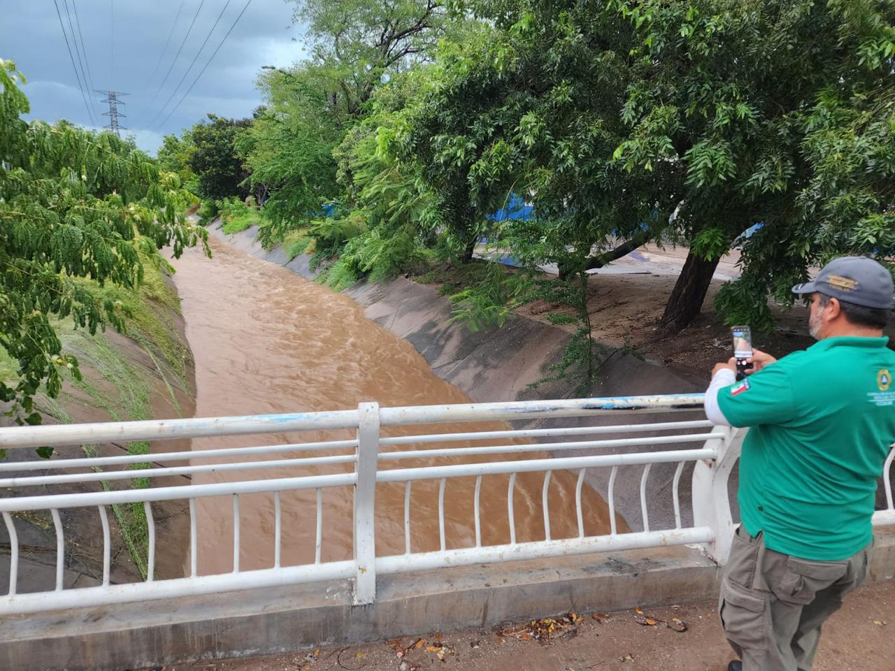 $!Alerta en Culiacán: Arroyos al límite tras intensas lluvias