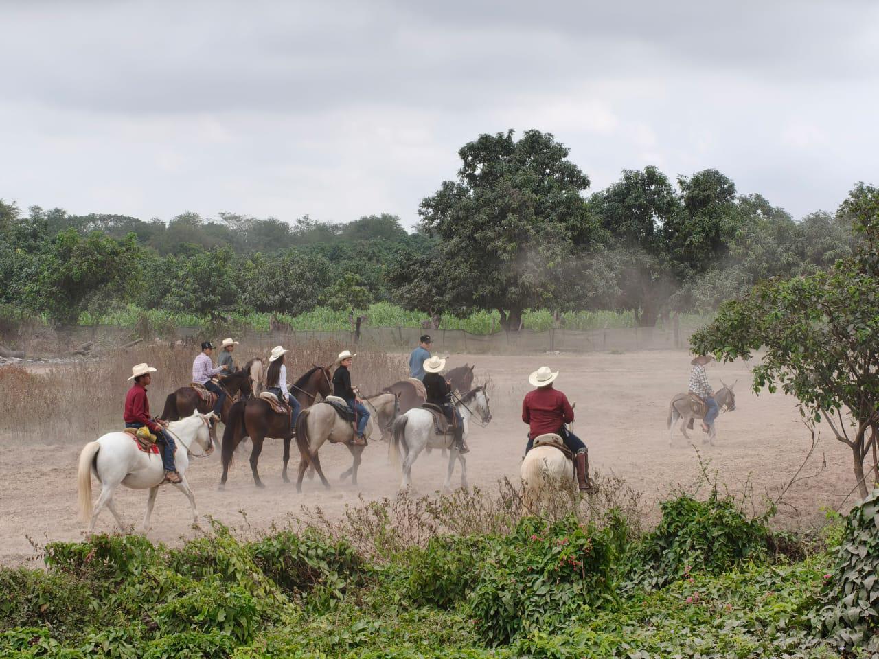 $!Chametla celebra la tercera Cabalgata a Campo Traviesa