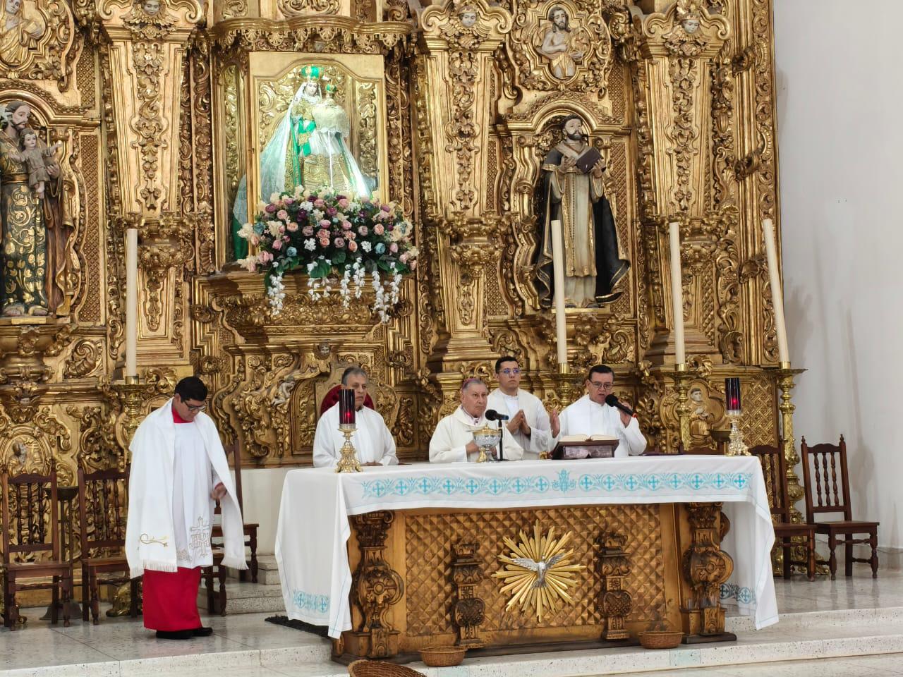 $!Celebran misa en Rosario por el descanso de la empresaria Martha Solorza