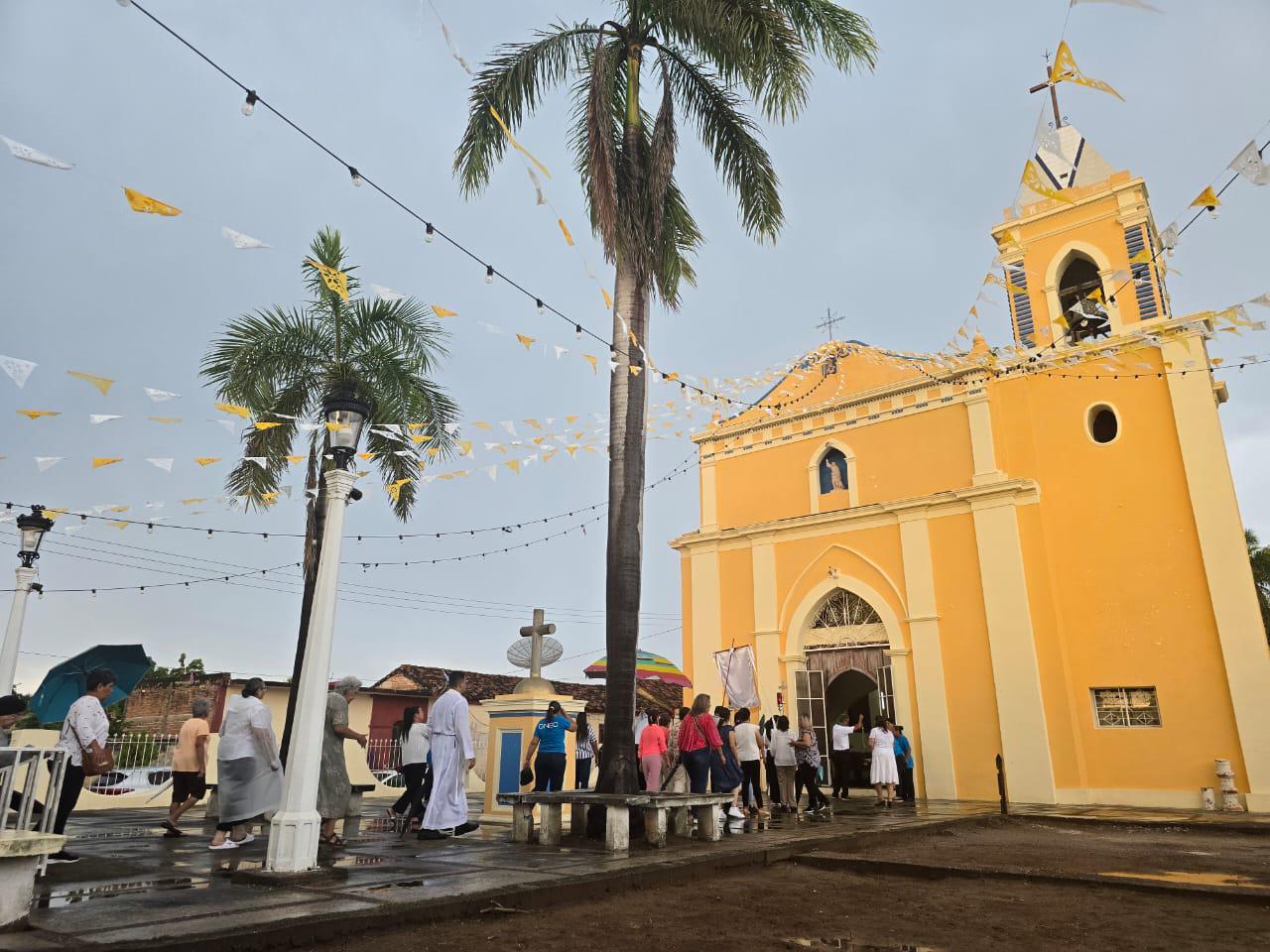 $!Vecinos de Rosario peregrinan hasta Cacalotán para que la Virgen de Loreto interceda por la paz en Sinaloa