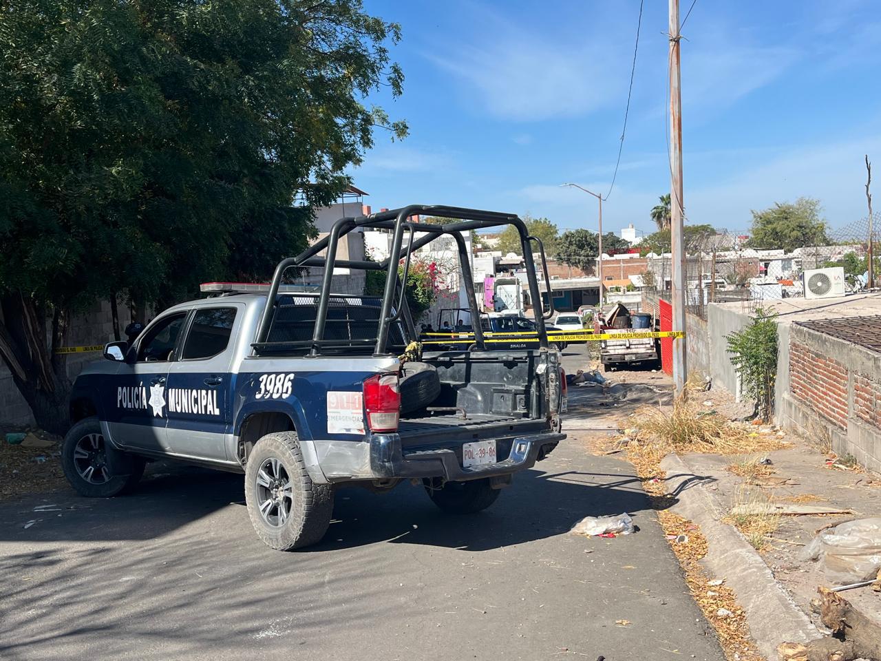 $!Localizan un hombre asesinado, con los pies y manos amarrados, en la colonia San Isidro, en Culiacán