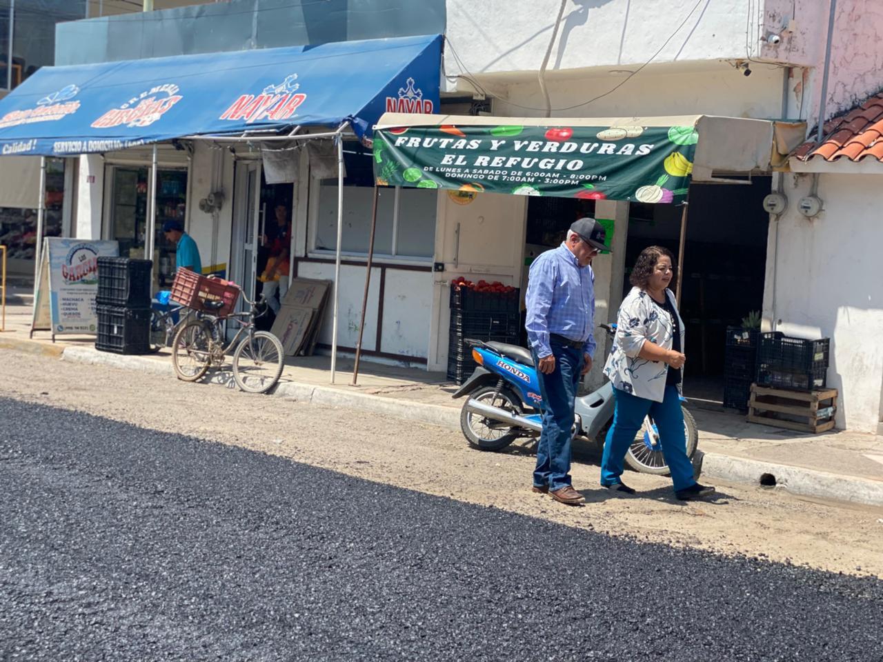 $!Reinician trabajos de bacheo en la calle Francisco Pérez, en Escuinapa