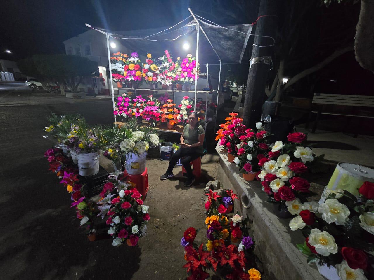 $!Comerciantes de flores de Rosario afirman tener triste Día de las Madres por baja en ventas