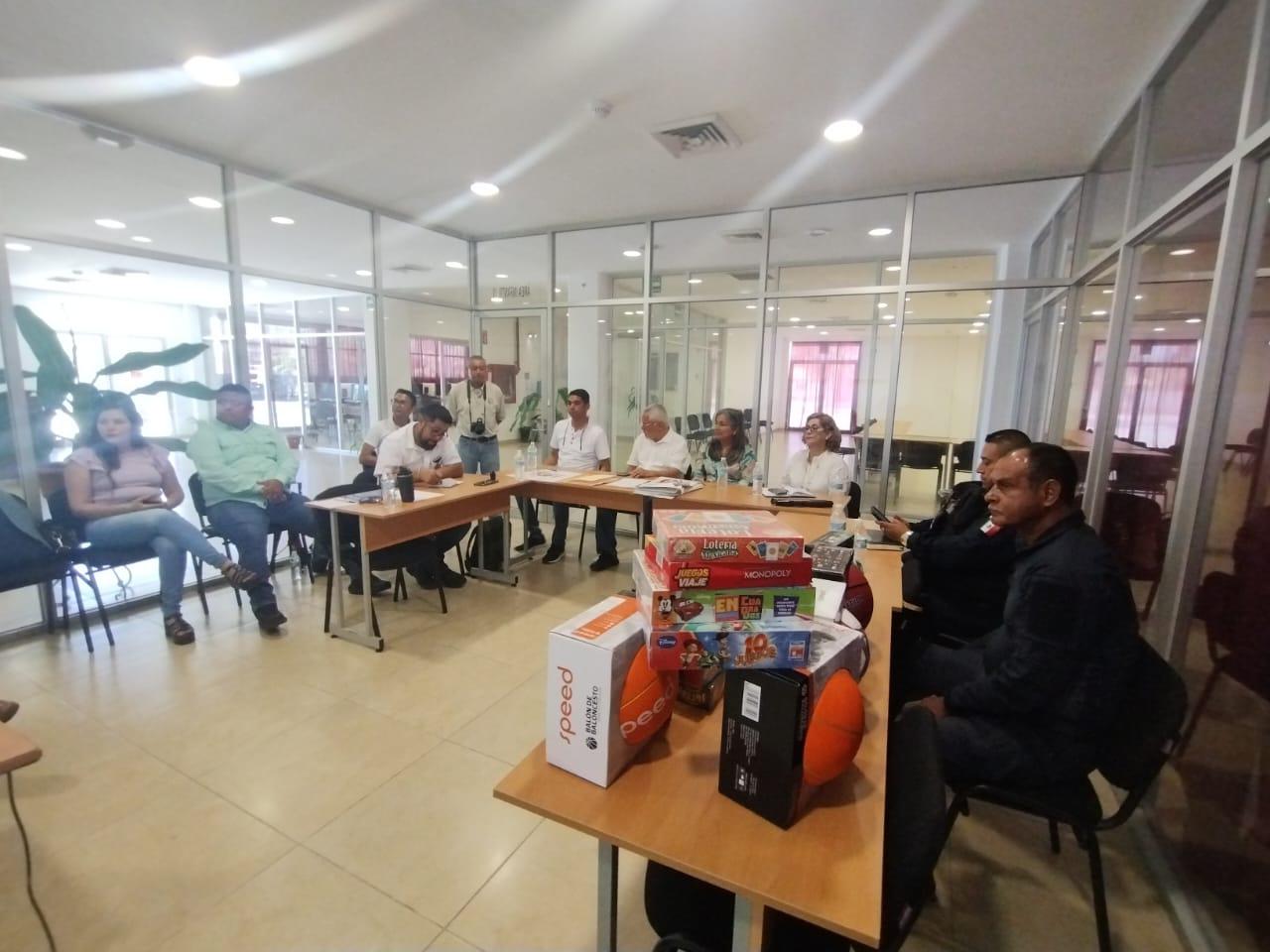 $!Capacitan a autoridades municipales para el canje de armas en Escuinapa