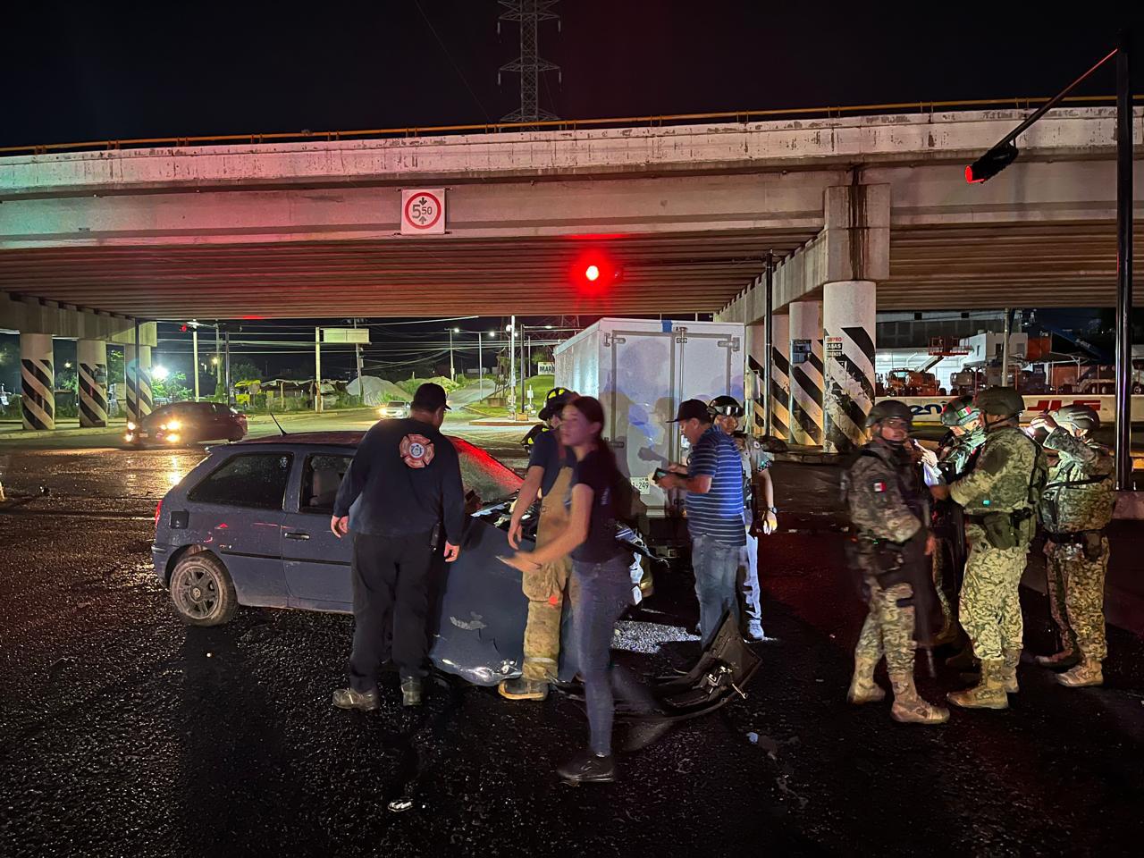 $!Choque en Culiacán deja dos jóvenes gravemente heridos