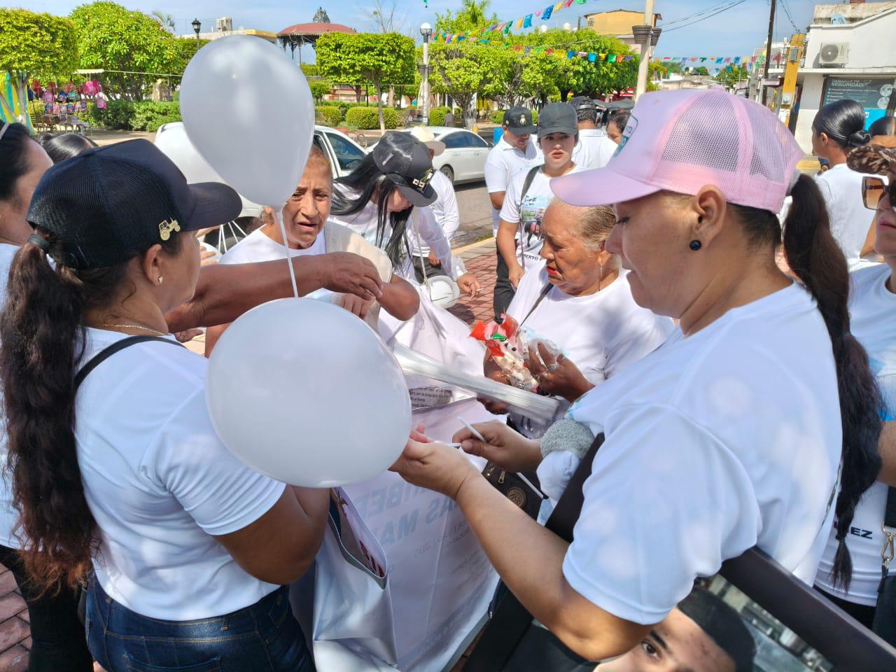 $!‘Quiero abrazarlo, no escarbar’: Marchan en Rosario por sus desaparecidos