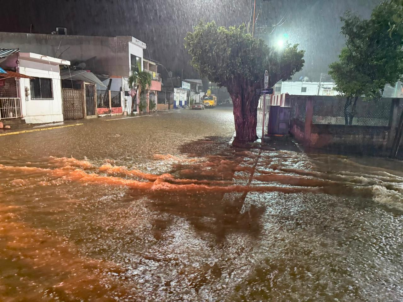 $!Realiza Protección Civil Rosario vigilancia ante lluvias torrenciales registradas durante la madrugada