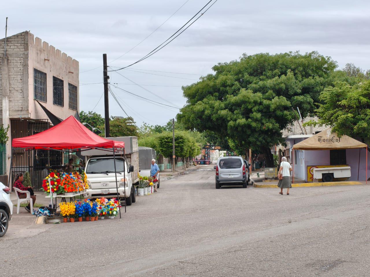 $!Reportan floristas ventas muy bajas durante celebración del Día del Padre en Rosario