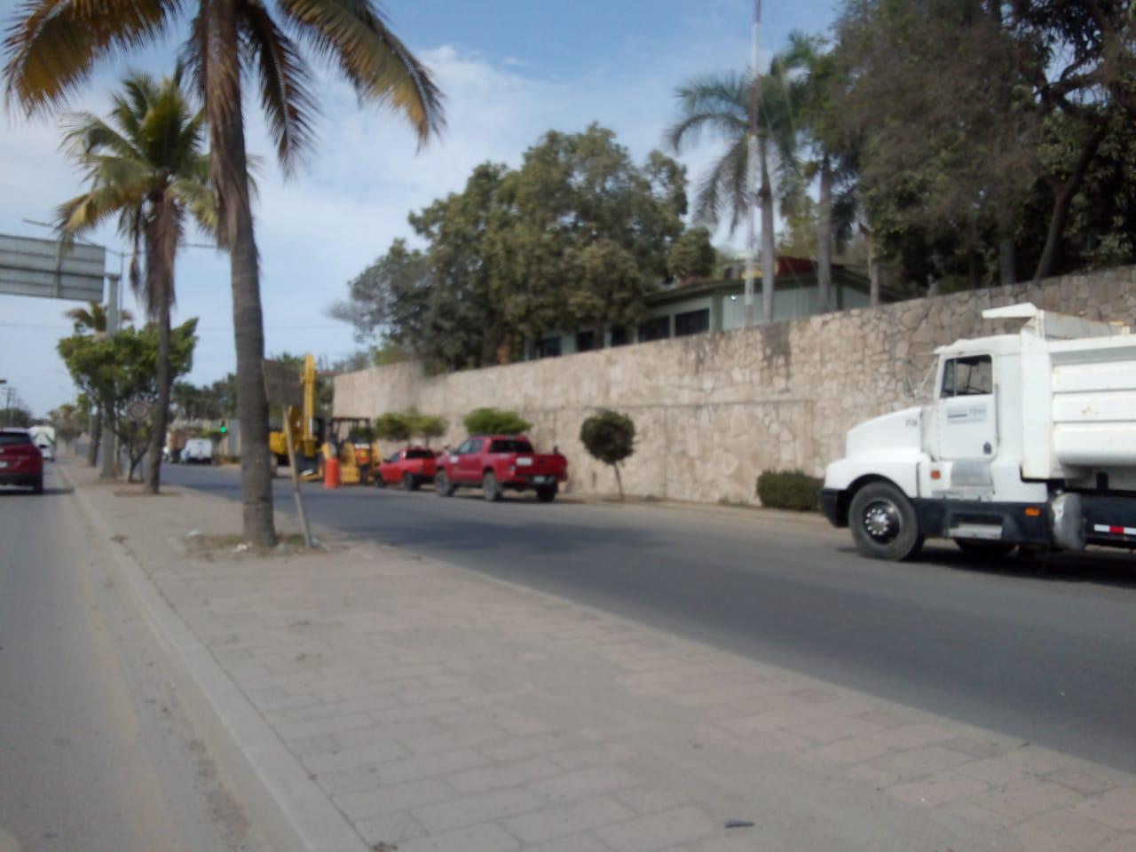 $!En la Gabriel Leyva, en Mazatlán, dejan un solo carril para transitar hacia el Centro