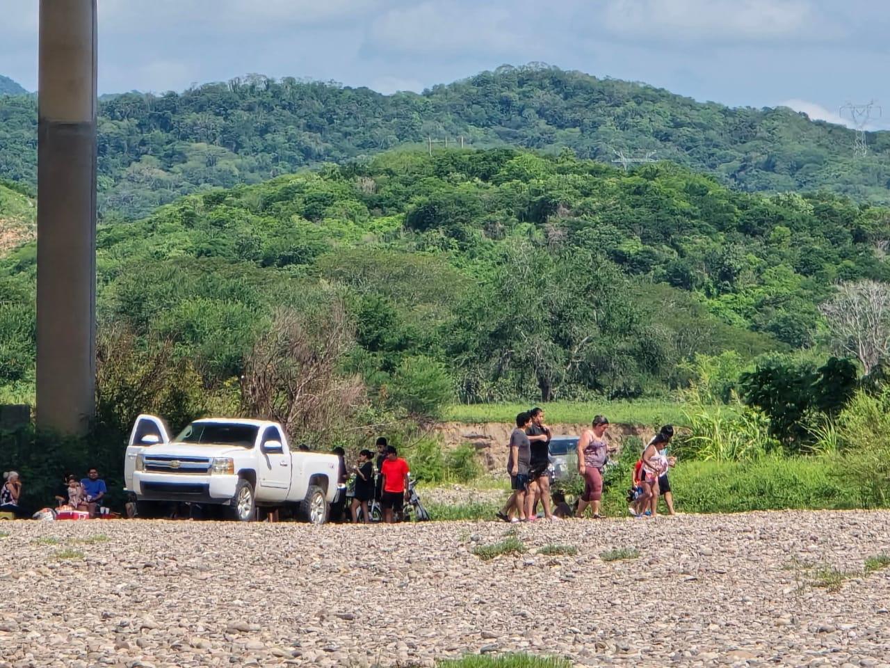 $!Por altas temperaturas, crece afluencia de bañistas en río Baluarte