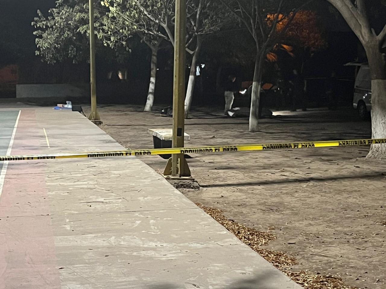 $!Asesinan a balazos a Jesús Gabriel frente a unas canchas de basquetbol de Navolato