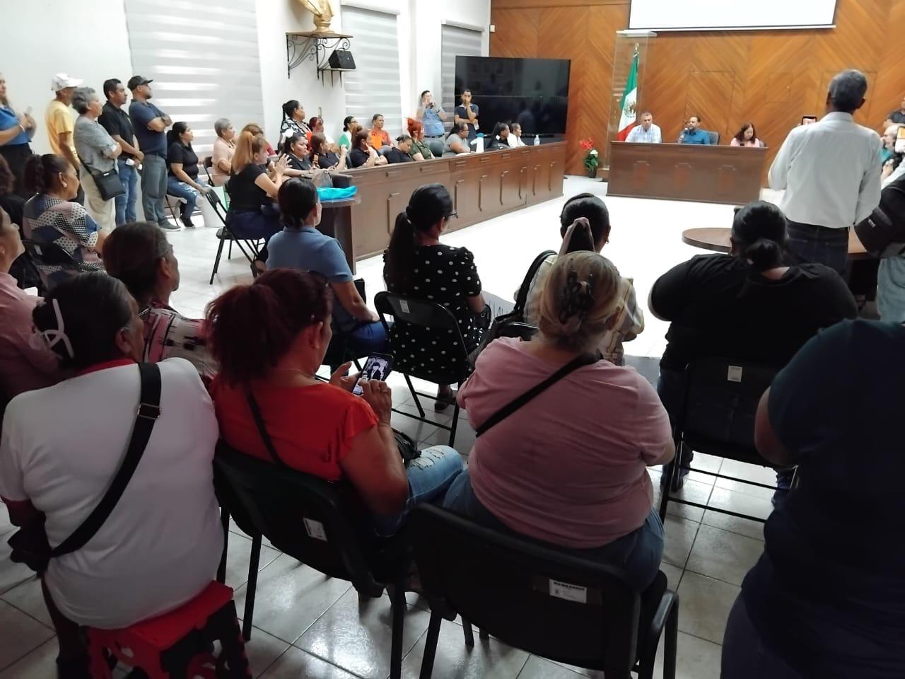 $!Protestan comerciantes de Mazatlán en Palacio Municipal para exigir que no les hagan cobros injustos