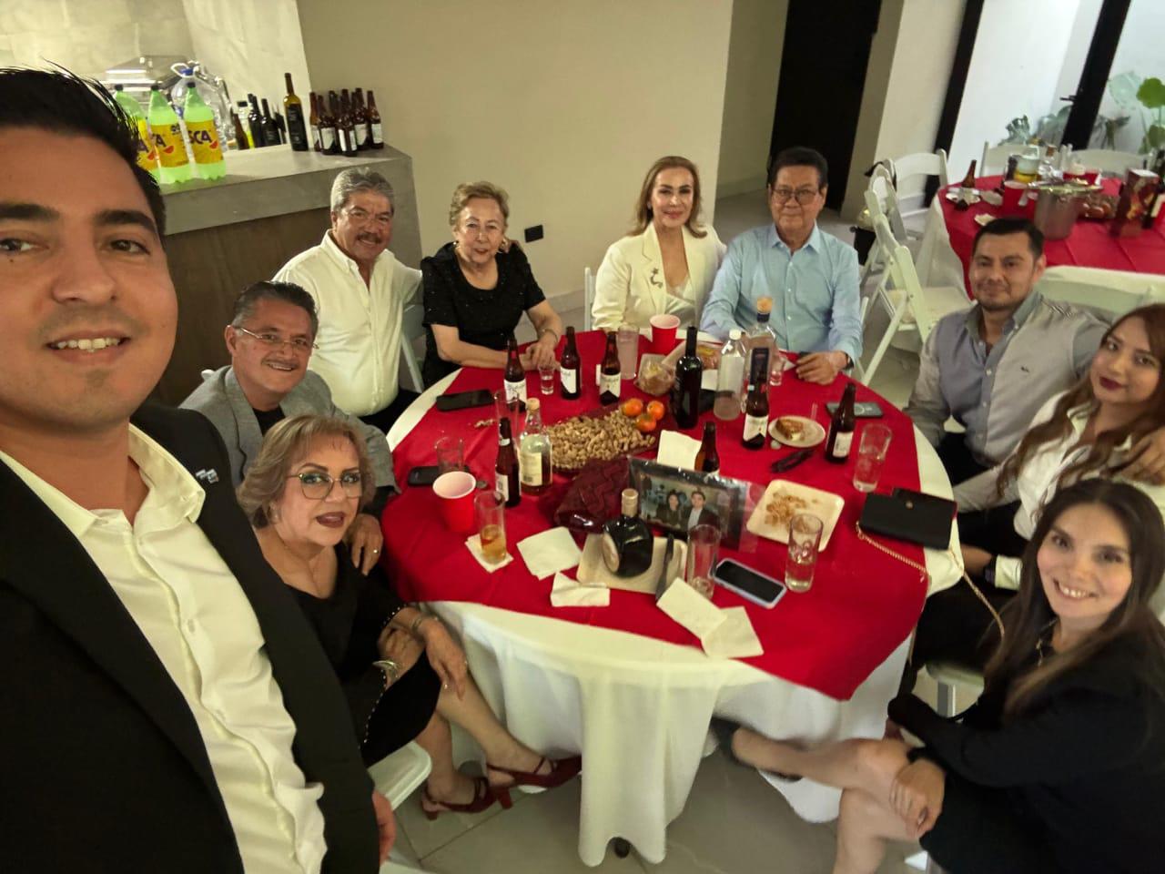 $!Fernando Souza, Patty de Pérez, Humberto Pérez, Jorge Téllez, Lucy de Téllez, Iliana de Monobe, Jorge Monobe, Jideyoshi Monobe y Miriam de Souza.