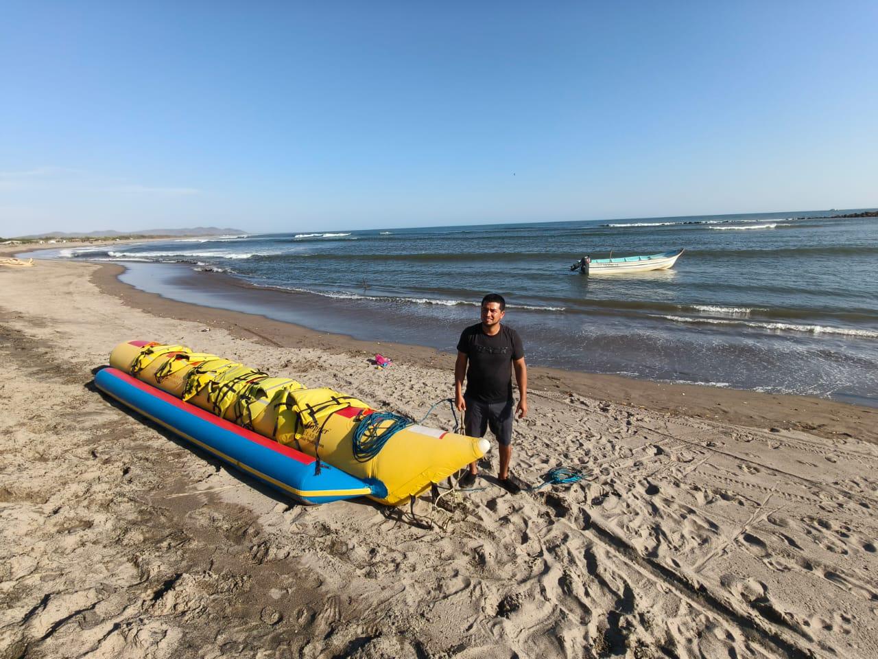 $!El paseo en banana detona turismo en Chametla y revive playa Majahual