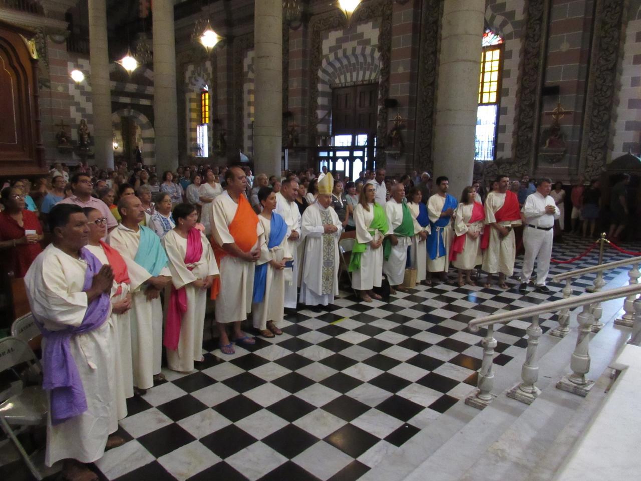 $!Llaman a vivir el amor y la humildad en misa de Jueves Santo en Catedral de Mazatlán