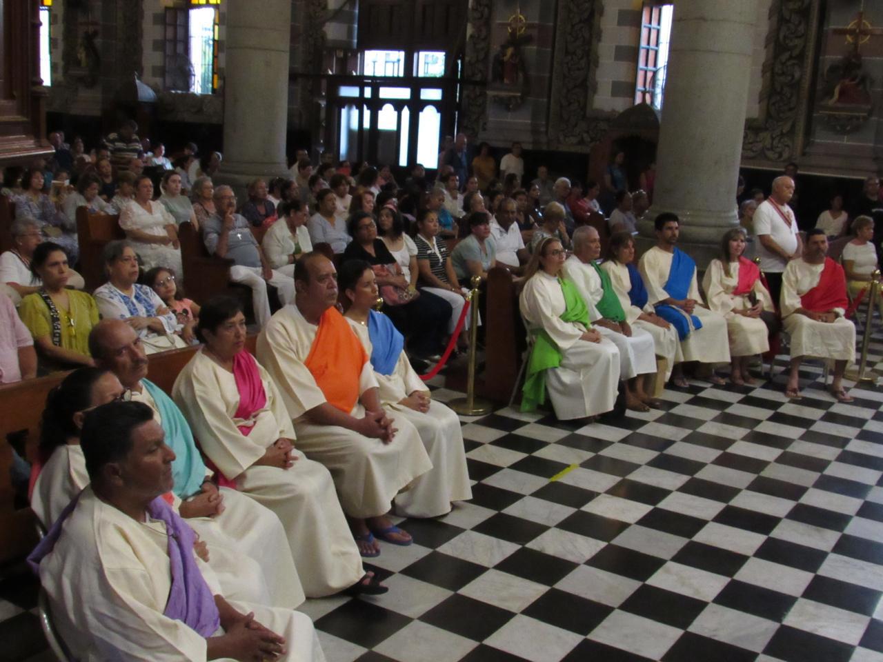 $!Llaman a vivir el amor y la humildad en misa de Jueves Santo en Catedral de Mazatlán