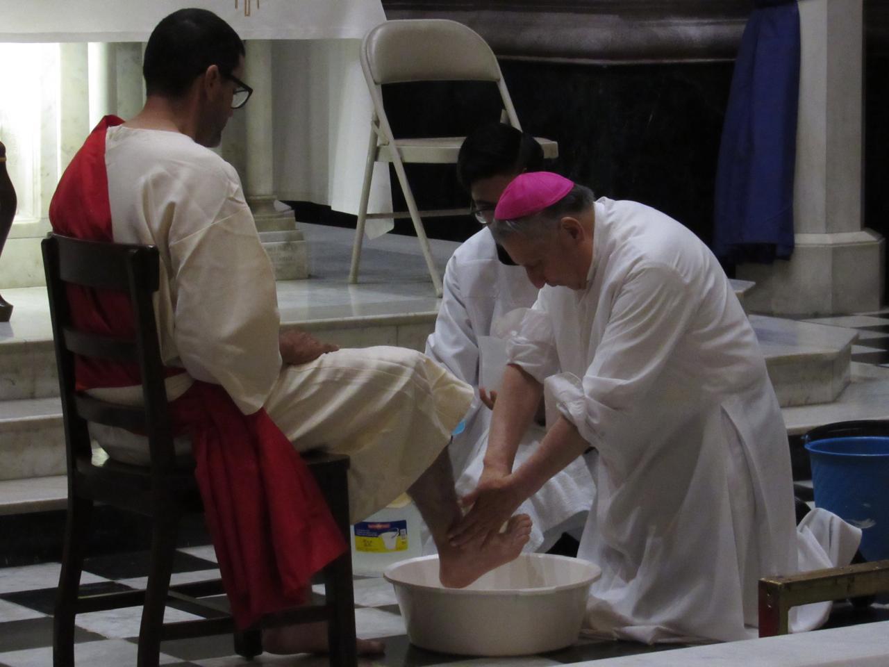 $!Llaman a vivir el amor y la humildad en misa de Jueves Santo en Catedral de Mazatlán