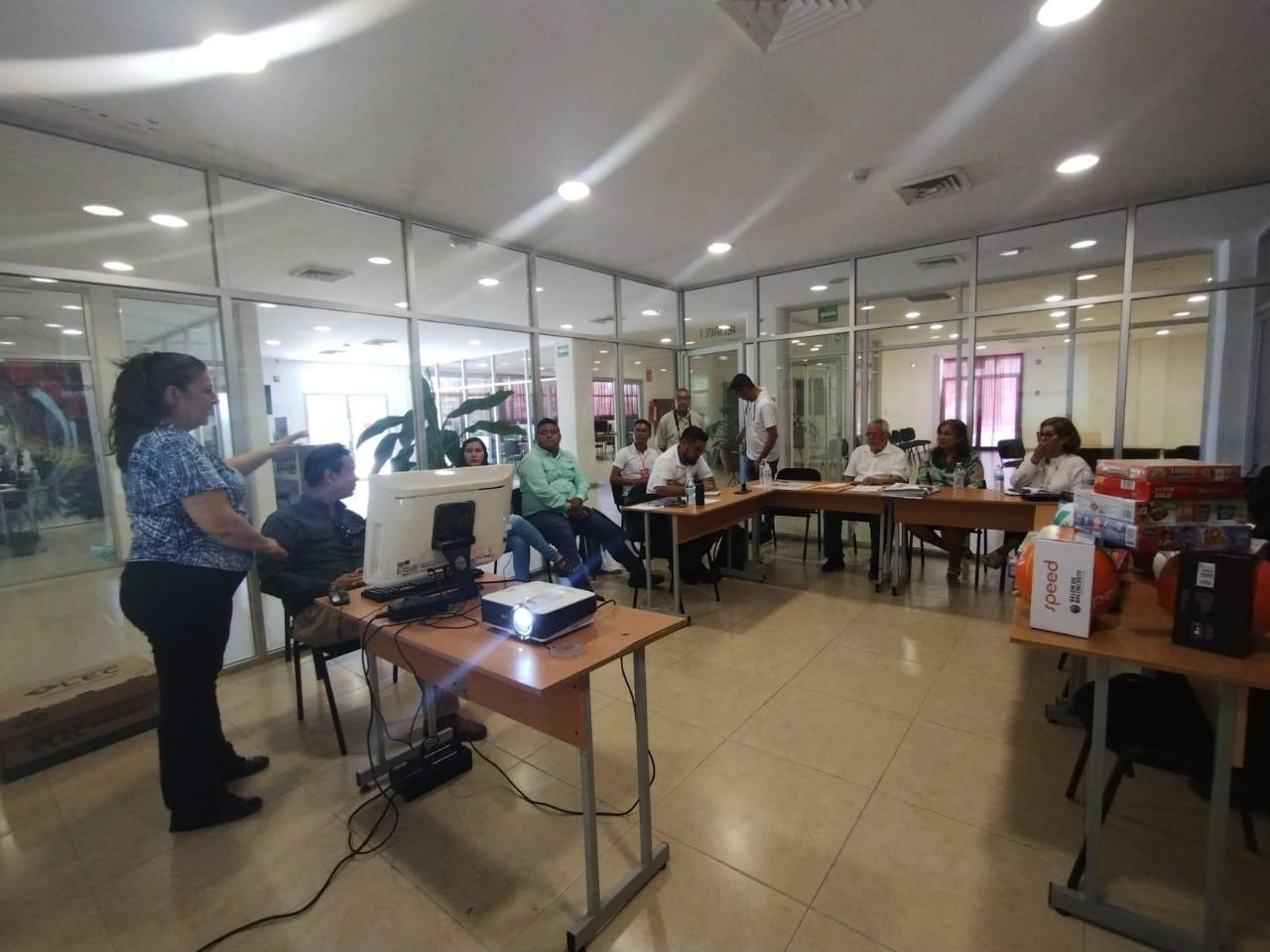 $!Capacitan a autoridades municipales para el canje de armas en Escuinapa