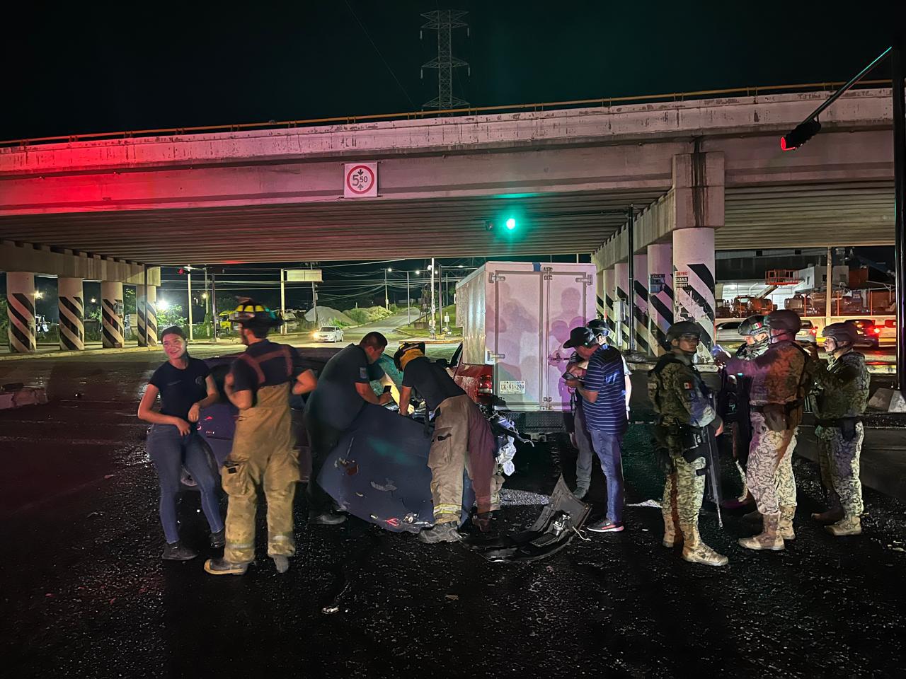 $!Choque en Culiacán deja dos jóvenes gravemente heridos