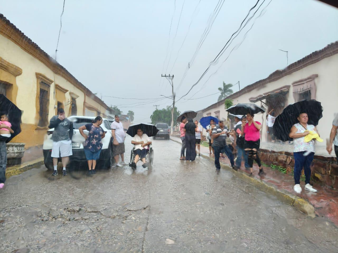 $!Ni la lluvia ‘apagó’ su fe; celebran a la Virgen de Loreto en Cacalotán, en Rosario