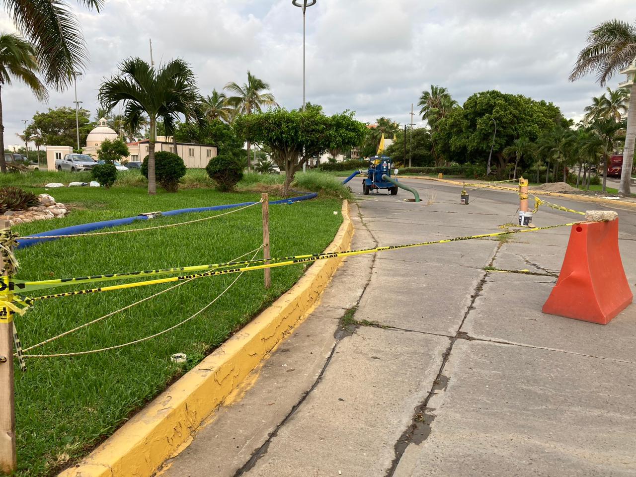$!Corren aguas negras en la Sábalo-Cerritos, en Mazatlán; aunque hay denunciado, no resuelven