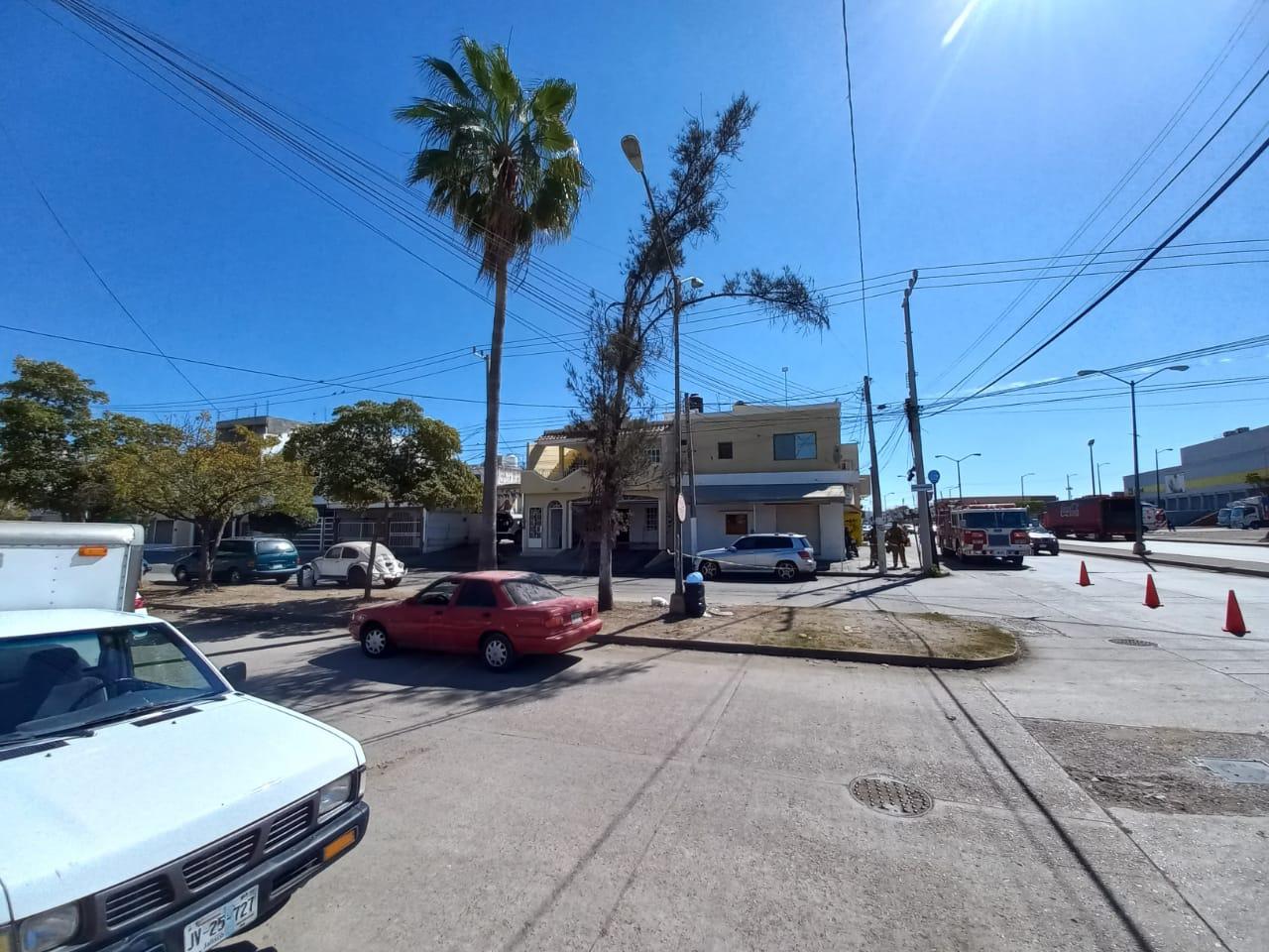 $!En Mazatlán, se registra derrame de sustancia química en la colonia Jacarandas