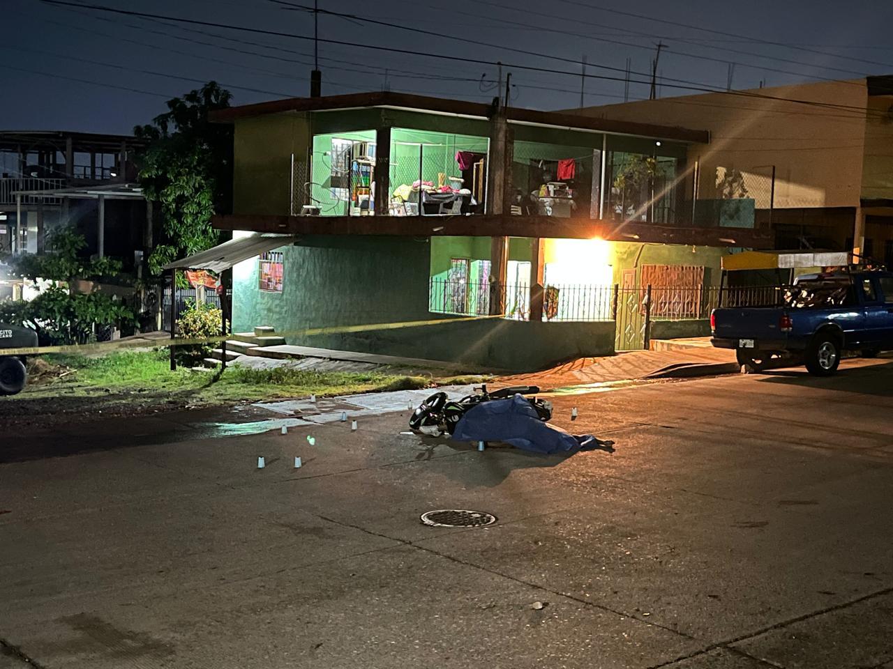 $!Matan a un motociclista en la vía pública de la colonia Aquiles Serdán, en Culiacán