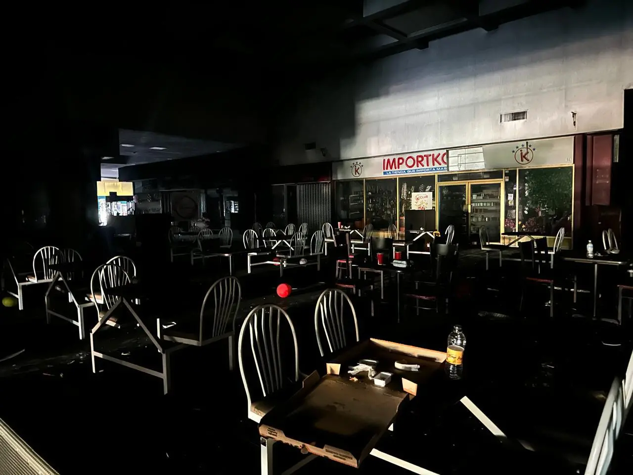 $!FGE aún no determina origen del incendio en plaza comercial de Los Mochis