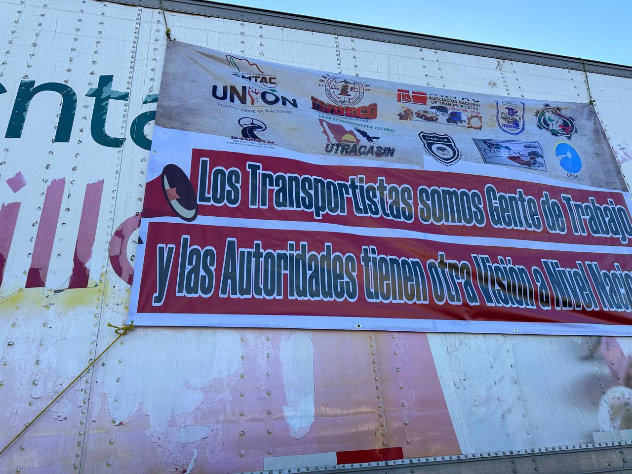 $!Traileros se manifiestan en Mazatlán por inseguridad en carreteras