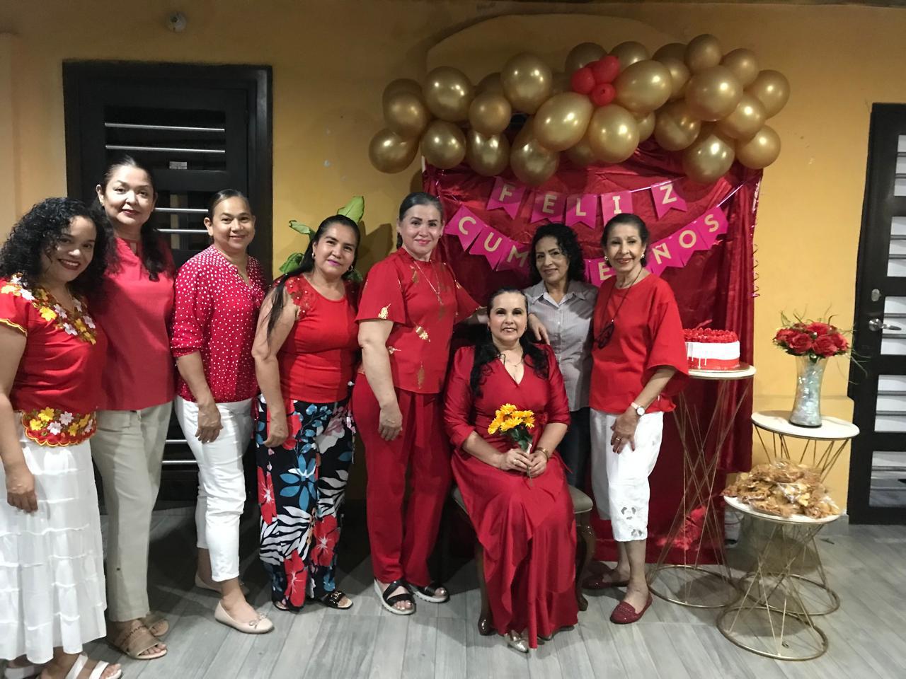 $!Sus amigas del Grupo Las Guadalupanas fueron las organizadoras de la fiesta.