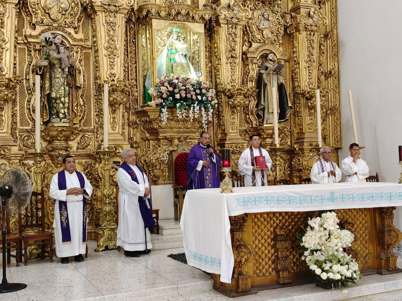 $!Ofrecen misa concelebrada por el eterno descanso de la empresaria Martha Solorza