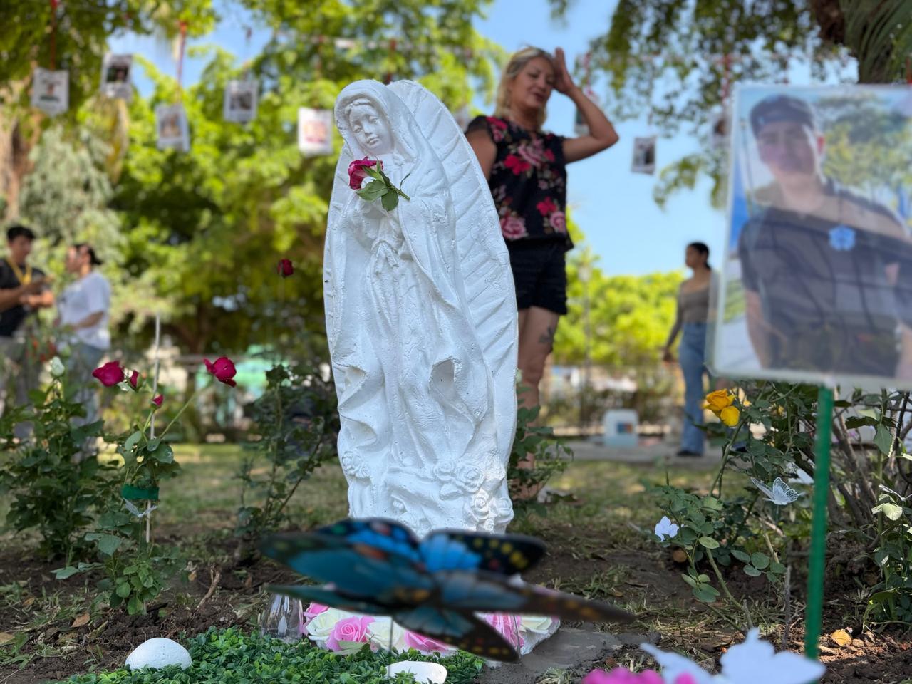 $!Sin respaldo municipal instala colectivo espacio de memoria por desaparecidos en la Plazuela Zaragoza, en Mazatlán