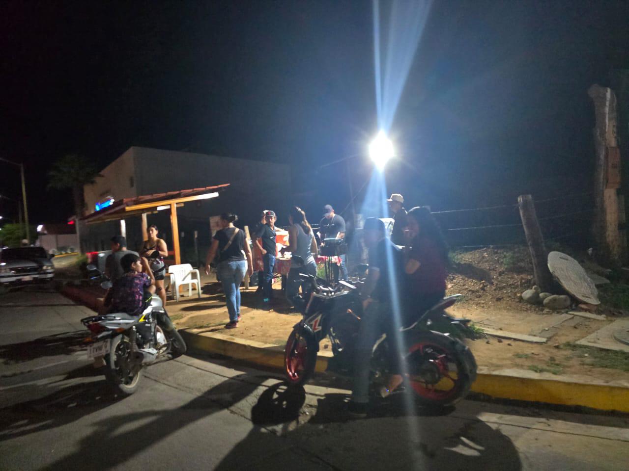 $!Sin frío pero para el antojo, en Rosario inician con venta de antojitos ‘decembrinos’