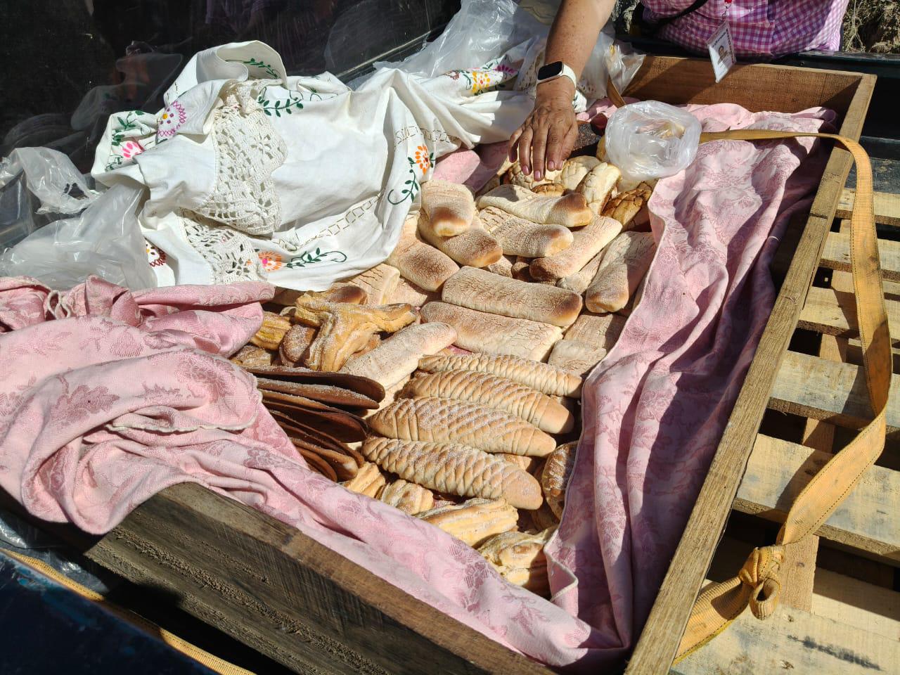 $!Humberto elabora pan artesanal para vender en la zona de Chele, en Rosario