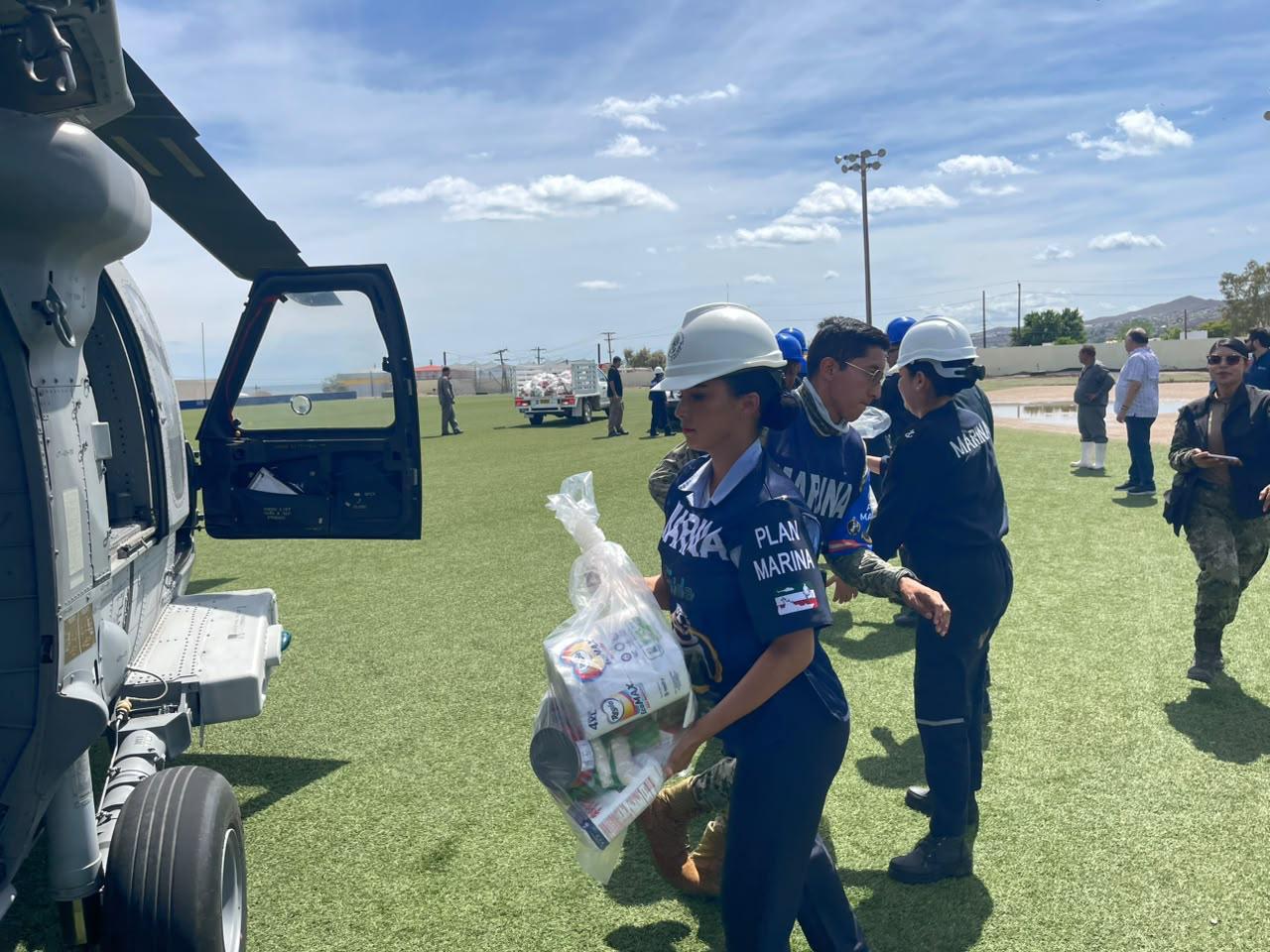 $!Zarpa de Mazatlán buque de la Armada de México para llevar apoyo a afectados por el Huracán Polo en BCS