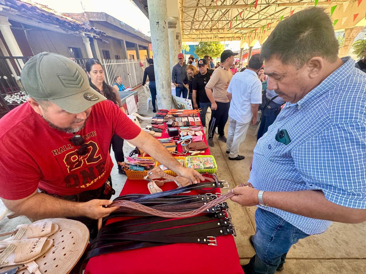 $!Celebran el Primer Tianguis de Artesanías y Comida Típica de El Recodo